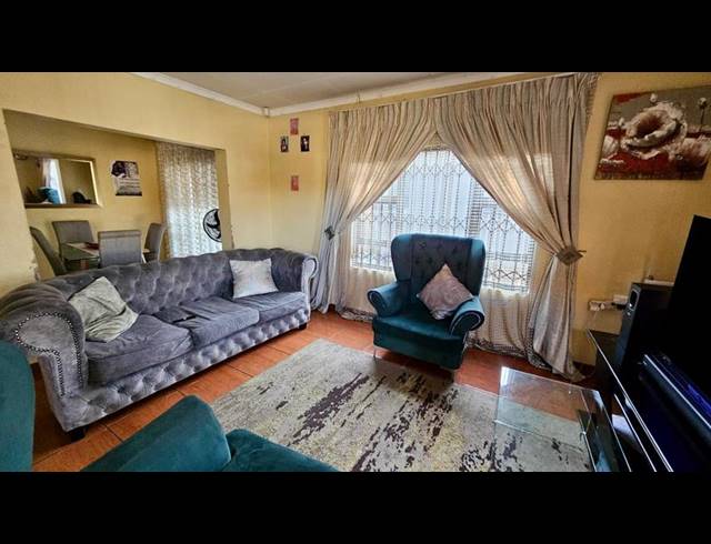 3 BEDROOM HOUSE FOR SALE IN VANDERBIJLPARK CE 4
